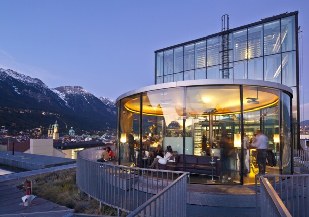     Enjoy a great view from the 360 degree bar in Innsbruck 